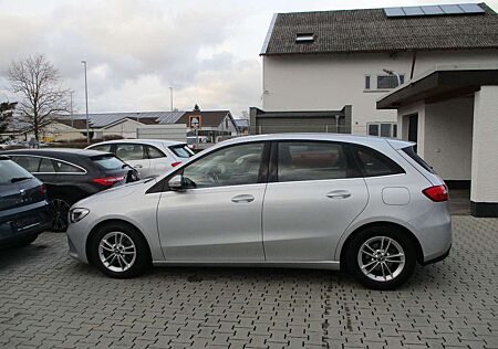 Mercedes-Benz B 180 d NAVI LEDER KAMERA TOTWIN SPURH SITZH PDC