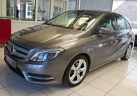 Mercedes-Benz B 180 CDI Sport-Paket Kamera AHK. Navi Xenon