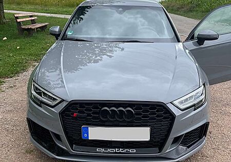 Audi RS3 Sportback nardograu 8fach bereift Ölwechsel neu