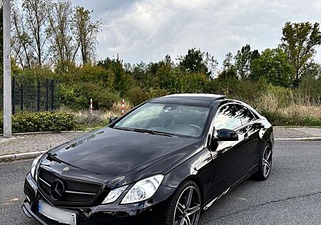 Mercedes-Benz E 250 gebraucht kaufen Mercedes-Benz E 250 CGI Coupé AMG-Line Panorama/Schiebedach