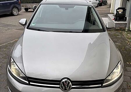 VW Golf Volkswagen Comfort. (Panorama, Kurvenlicht, Xenon, Sitzheiz)