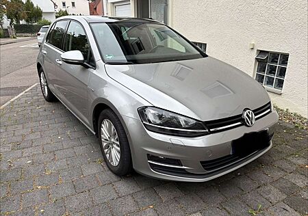 VW Golf Volkswagen Comfort. (Panorama, Kurvenlicht, Xenon, Sitzheiz)