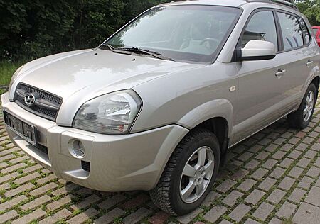 Hyundai Tucson 2.0 2WD+8FACH+KLIMA+DACHR