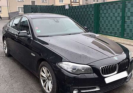 BMW 520 2.0 Sport Navi 1Hand SHZ PDC MFL AHK Scheckheft