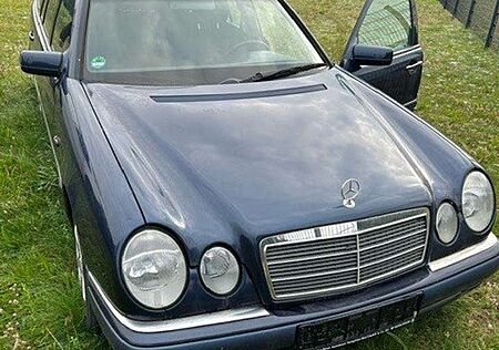 Mercedes-Benz E 240 T Elegance