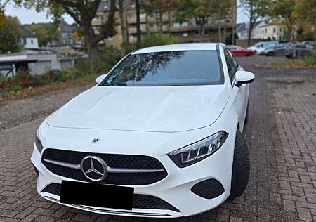 Mercedes-Benz A 180 d 8G-DCT Entry