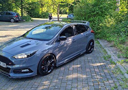 Ford Focus 2.0 TDCi ST mit Leder-Exclusiv-Paket