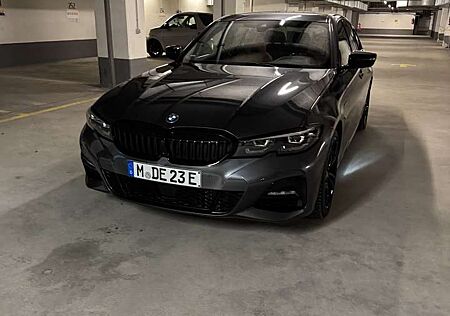 BMW 320 e M Sport, 360 Kamera, M-Sitze, Carbon-Paket