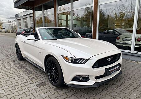 Ford Mustang GT Convertible 1. Hand 8tkm! Top Zustand