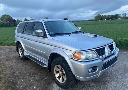 Mitsubishi Pajero Sport 2.5 TD GLS