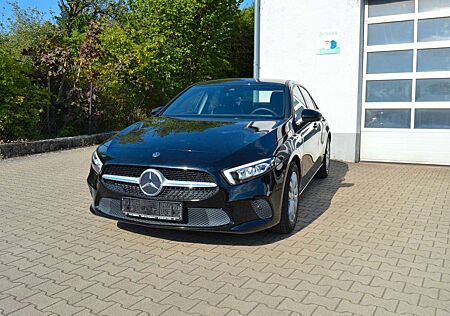 Mercedes-Benz A 200 /NAVI/SHZ/AHK