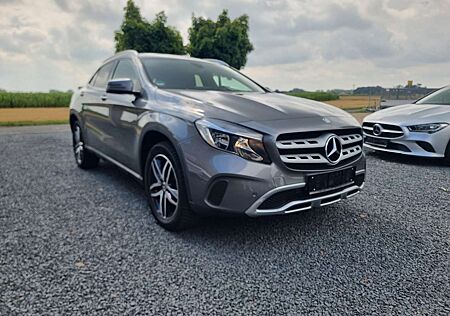 Mercedes-Benz GLA 200 // Automatik // akt. Parkassistent // NAVI