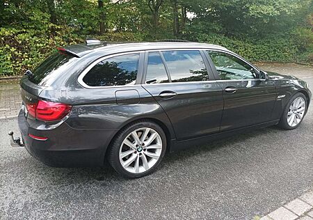 BMW 530d 530 5er Touring Diesel xDrive Touring Sport-Aut.