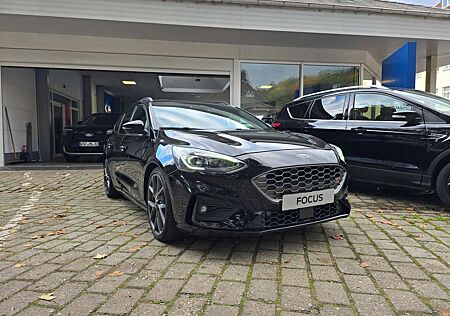 Ford Focus ST Turnier 2.3 8-Fach/Milltek/Ambilight