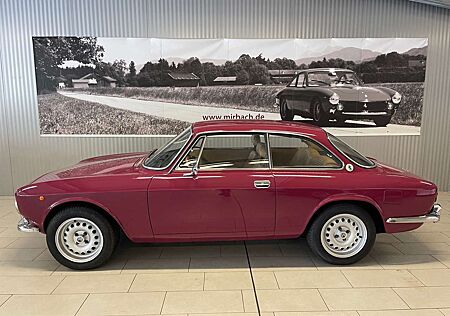 Alfa Romeo Giulia 2000 GT Veloce *Bertone*