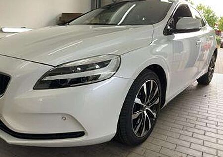 Volvo V40 2.0 Diesel Automatik Navi LED Sitzh PDC BT
