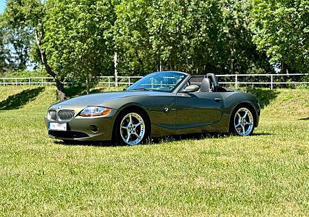 BMW Z4 3.0i 6-Gang+INDIVIDUAL+LEDER-ALCANTARA+NEUER LACK+