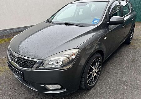 Kia Cee'd Ceed / 1.4 CVVT Attract erst 97tkm