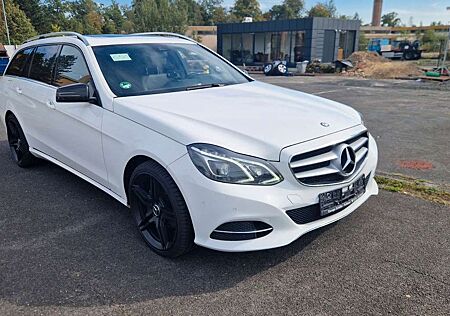 Mercedes-Benz E 220 T Edition AMG Navigation Glasdach LED