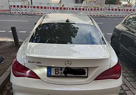 Mercedes-Benz CLA 180 7G-DCT StreetStyle