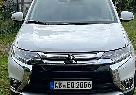 Mitsubishi Outlander Diesel 2.2 DI-D 4WD Aut. Diamant Edition