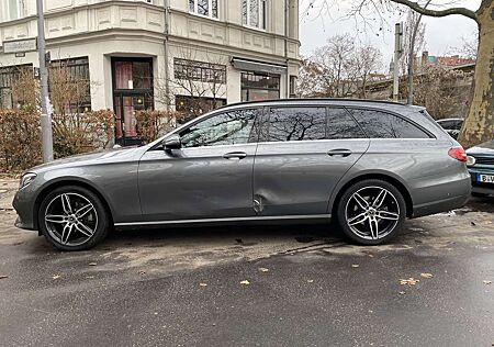 Mercedes-Benz E 220 d T 9G-TRONIC