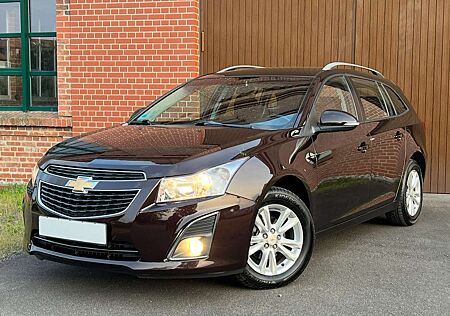 Chevrolet Cruze Station Wagon 1.6 Klima PDC AHK TÜV neu Allwetter