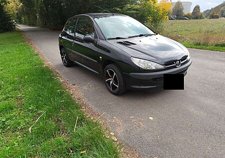 Peugeot 206 1.1L nur 113.000Km, TÜV Neu