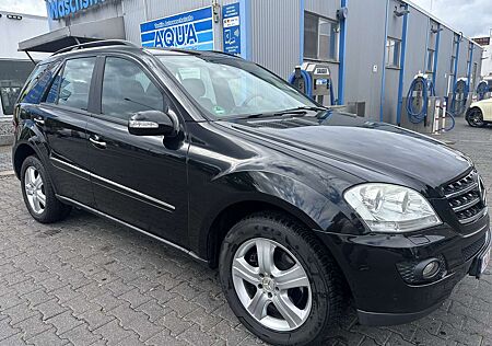 Mercedes-Benz ML 350 AUTOMATIK NAVI SCHIEBEDACH ALU LEDER PDC MEMORY