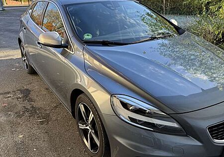 Volvo V40 Momentum R-Design