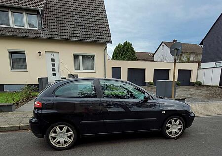 Seat Ibiza 1.4 16V Sport 6L neue Allwetterreifen sparsam