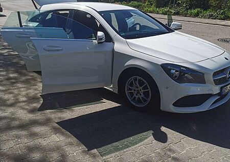 Mercedes-Benz CLA 200 (117.943)