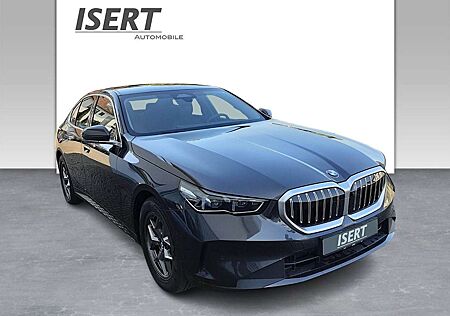 BMW 520 d xDrive Lim. A. +AHK+RFK+LED+INNENRAUMKAMERA
