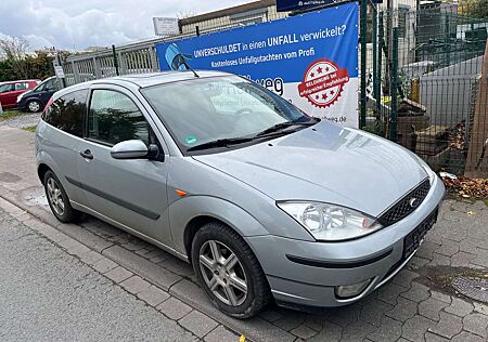 Ford Focus Fließheck 3-Türer 1.6 Futura