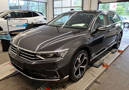 VW Passat Volkswagen Var R LINE GTE eHybrid*STANDH*PANO*MATRIX