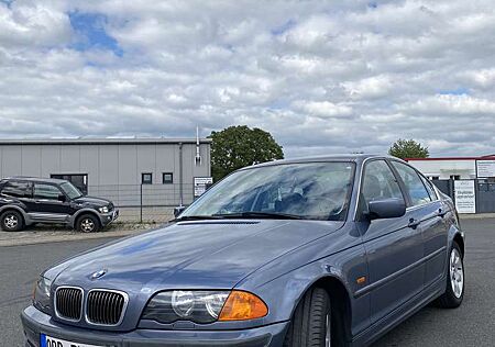 BMW 323 i