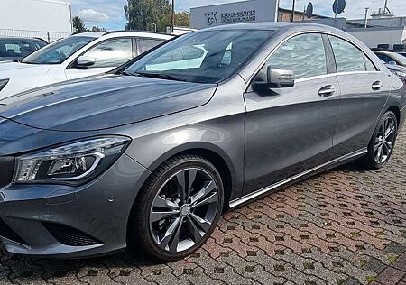 Mercedes-Benz CLA 200 URBAN KAMERA-GARANTIE-LEDER-SCHECKHEFT-