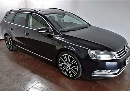 VW Passat Variant Volkswagen Passat 2.0TDI BMT Exclusive R DSG/Leder/Navi/18