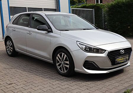 Hyundai i30 1.4 YES! AUTM./NAVI/SHZ/ALLW./PDC/CAM
