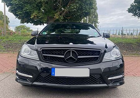 Mercedes-Benz C 250 CGI BlueEfficiency AMG-Paket