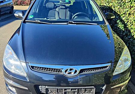 Hyundai i30 i30cw 1.6 CRDi Classic TÜV NEU!!!
