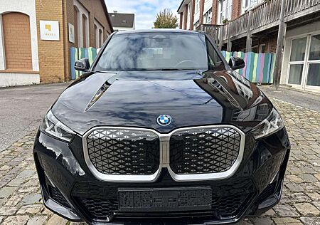 BMW iX1 gebraucht kaufen BMW iX1 eDrive20 M Sportpaket