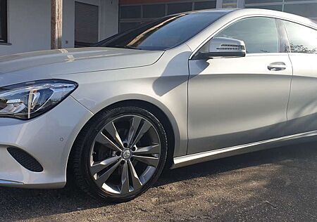Mercedes-Benz CLA 180 Shooting Brake Automatik Urban Sitzh Navi LCD