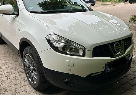 Nissan Qashqai +2.0+dCi+4+x+4+DPF+Aut.+I-Way