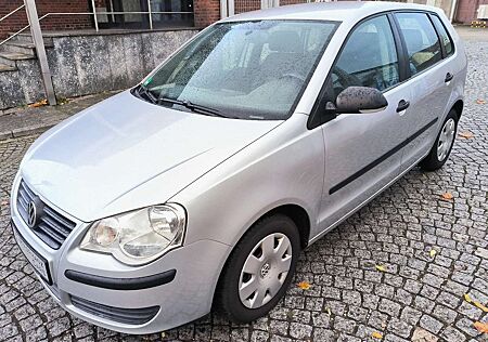 VW Polo Volkswagen Trendline 2.HAND*SHEFT*KLIMA*PDC*TÜV&SERVICE NEU