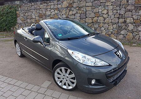 Peugeot 207 CC 120 VTi *Leder*Sitzh.*PDC.*Alu 17*1Hd.*Scheckh.