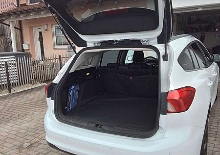 Ford Focus Turnier 2.0 EcoBlue Start-Stopp-System COOL