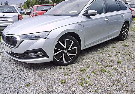 Skoda Octavia First Edition Hybrid /Top-Optik/scheckh./ v.Privat