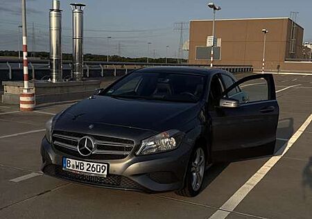 Mercedes-Benz A 180 (BlueEFFICIENCY) 7G-DCT