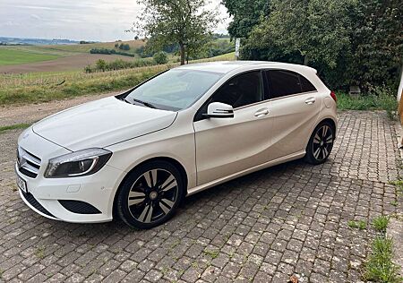 Mercedes-Benz A 200 (BlueEFFICIENCY)